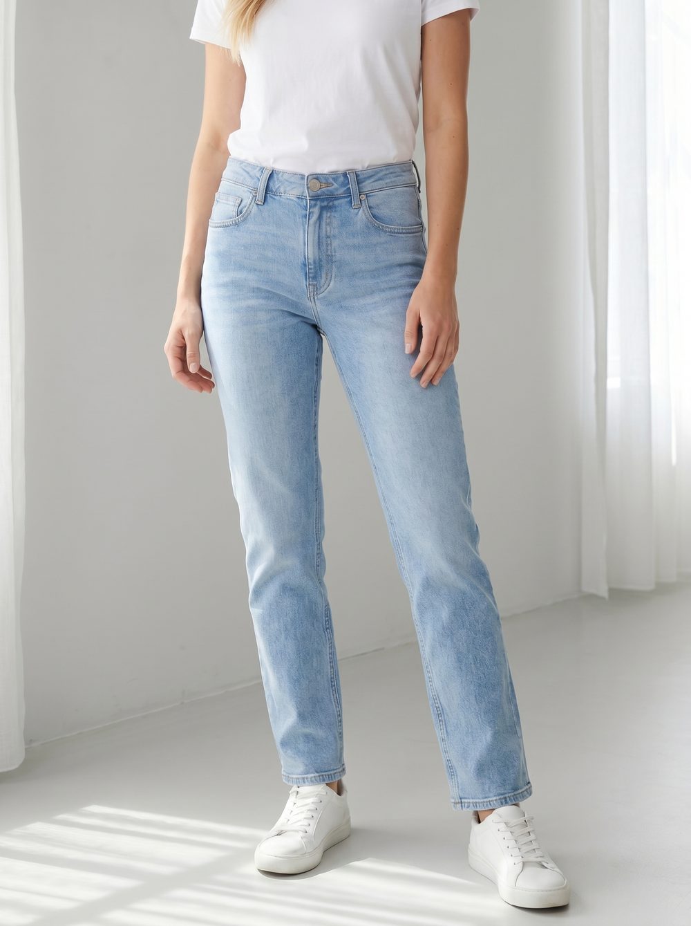 Damesjeans fotograferen — voorbeeld 2, gemaakt met FashionPix